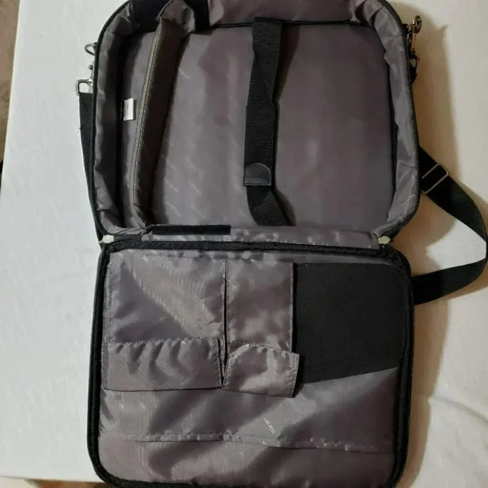 Targus black laptop‎ bag EUC